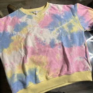 Size small, tie dye, comfy sweatshirt